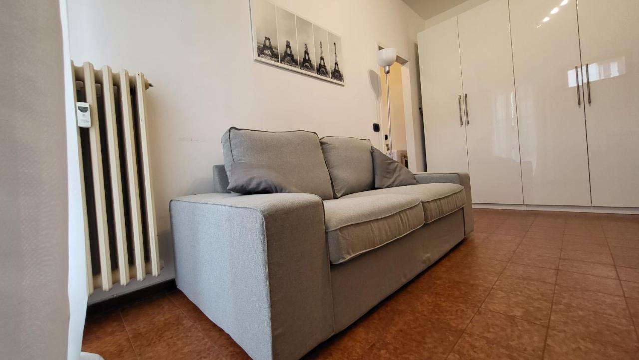 Appartamento Di Fronte All'Ospedale Modena Buitenkant foto