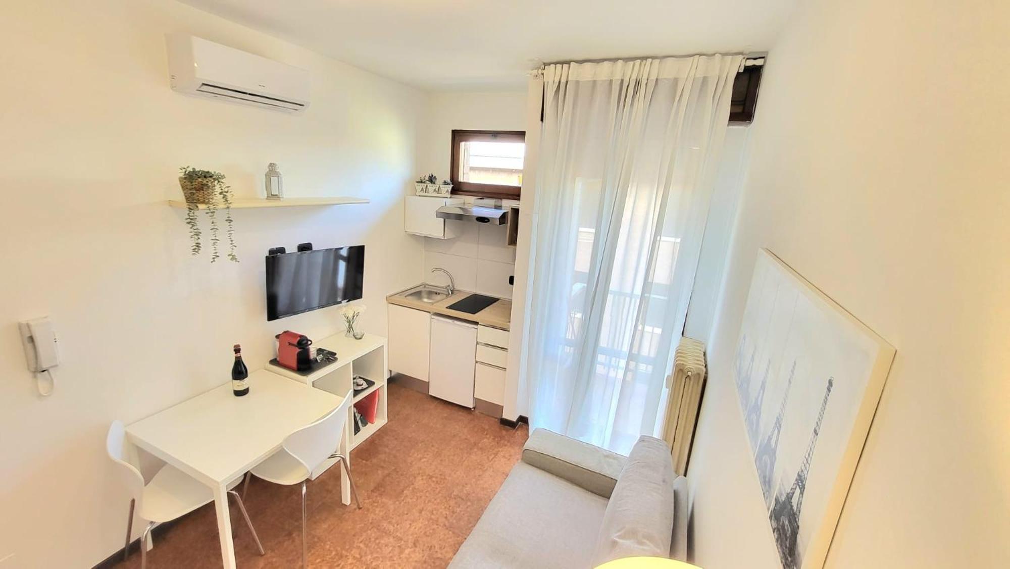 Appartamento Di Fronte All'Ospedale Modena Buitenkant foto